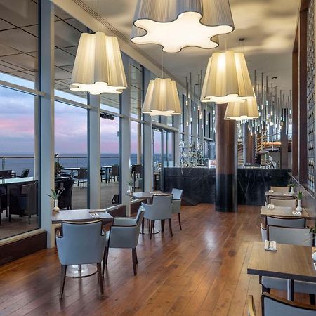 Hotel Hilton Batumi Exterior foto The Lounge at the 360° Restaurant