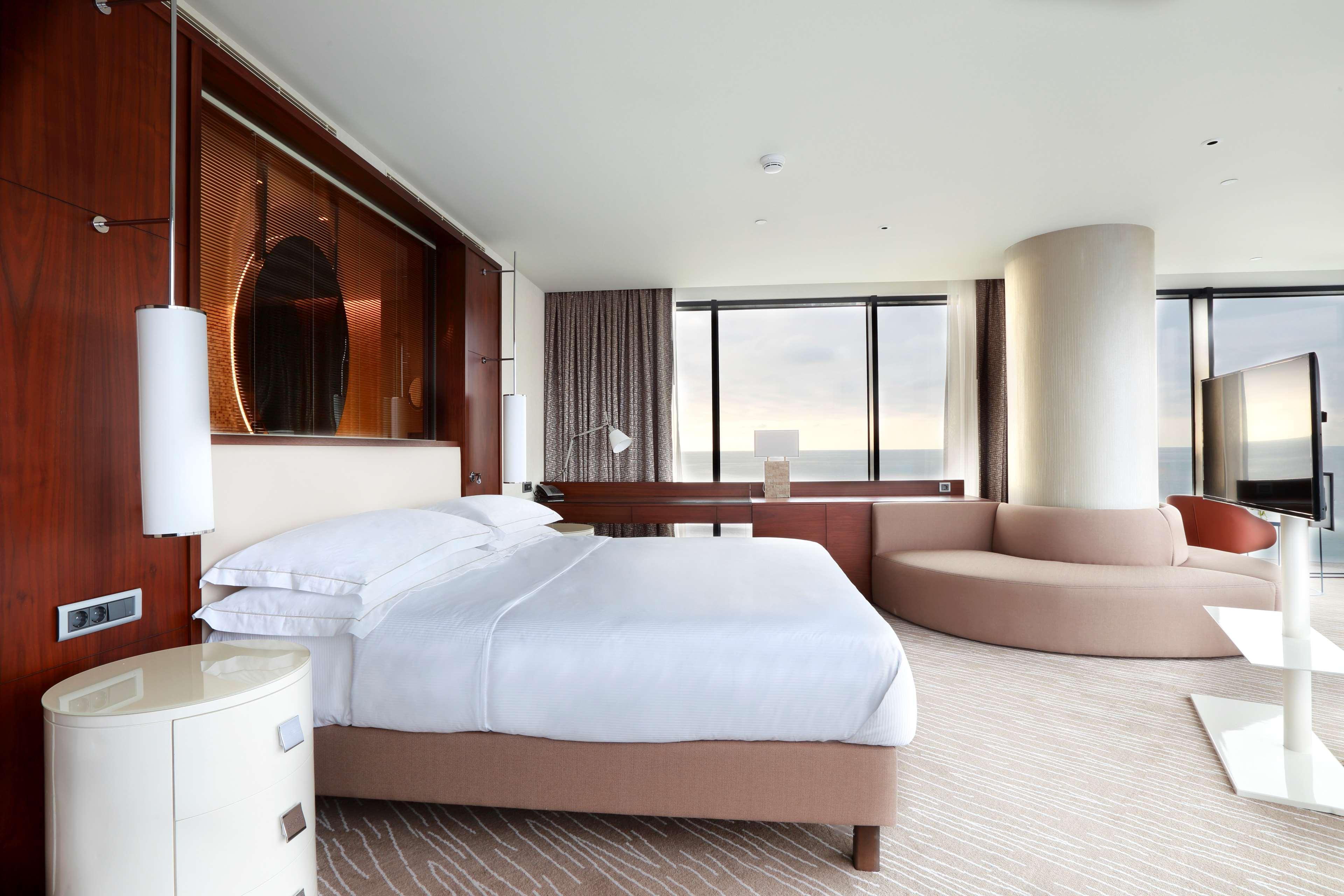 Hotel Hilton Batumi Exterior foto A suite at the hotel