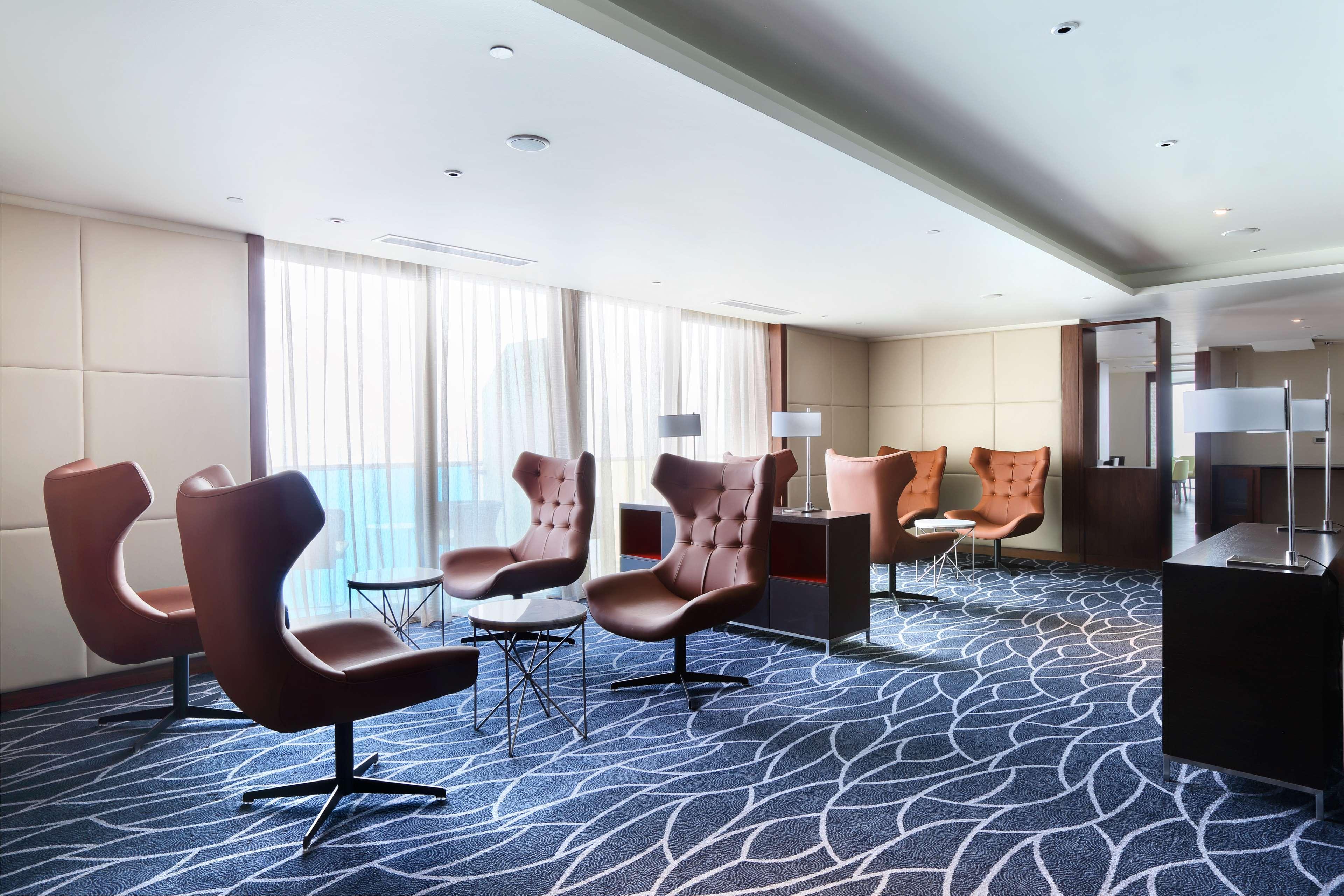 Hotel Hilton Batumi Exterior foto The lounge at the airport
