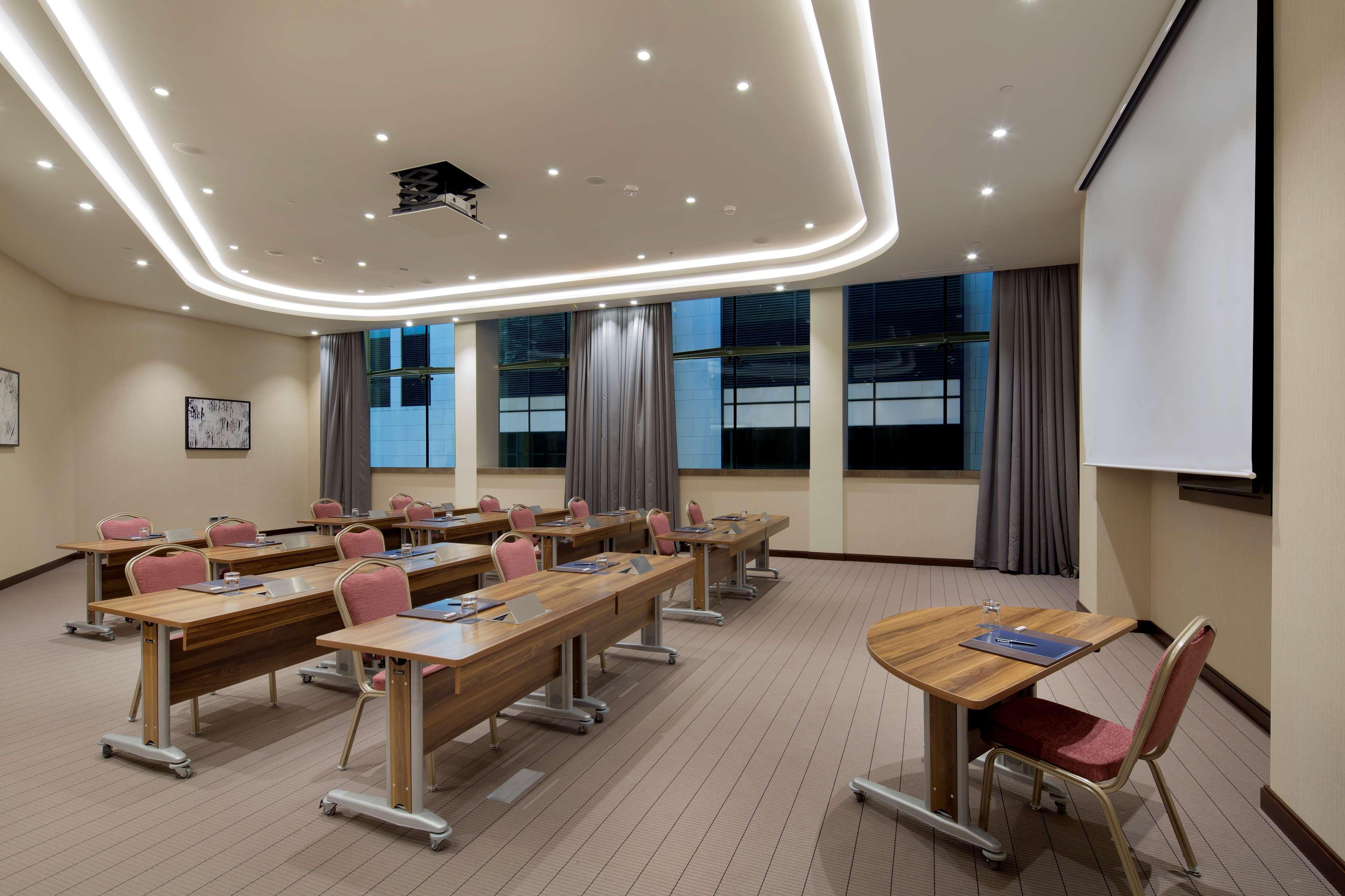 Hotel Hilton Batumi Exterior foto Meeting room