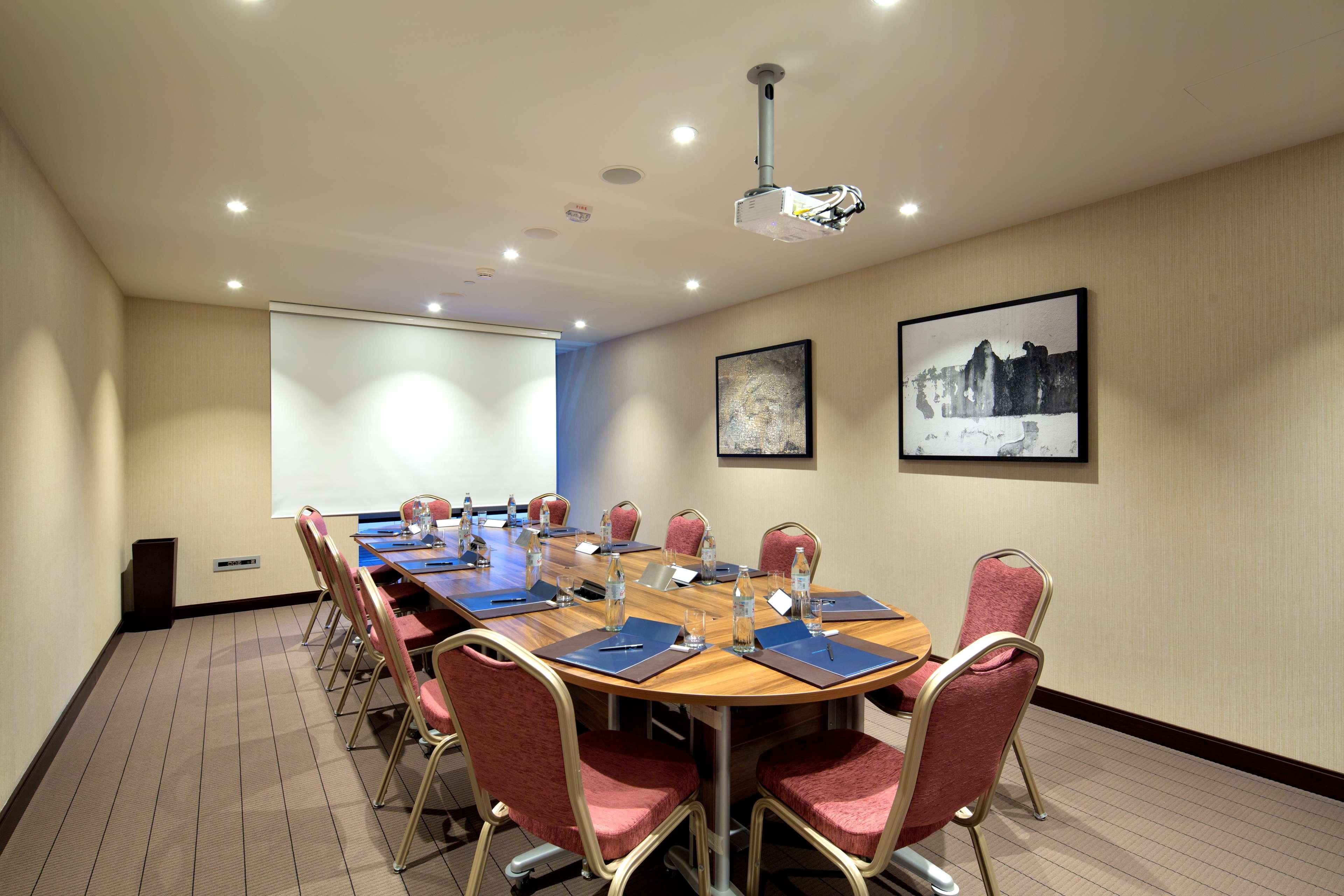 Hotel Hilton Batumi Exterior foto A meeting room at the hotel