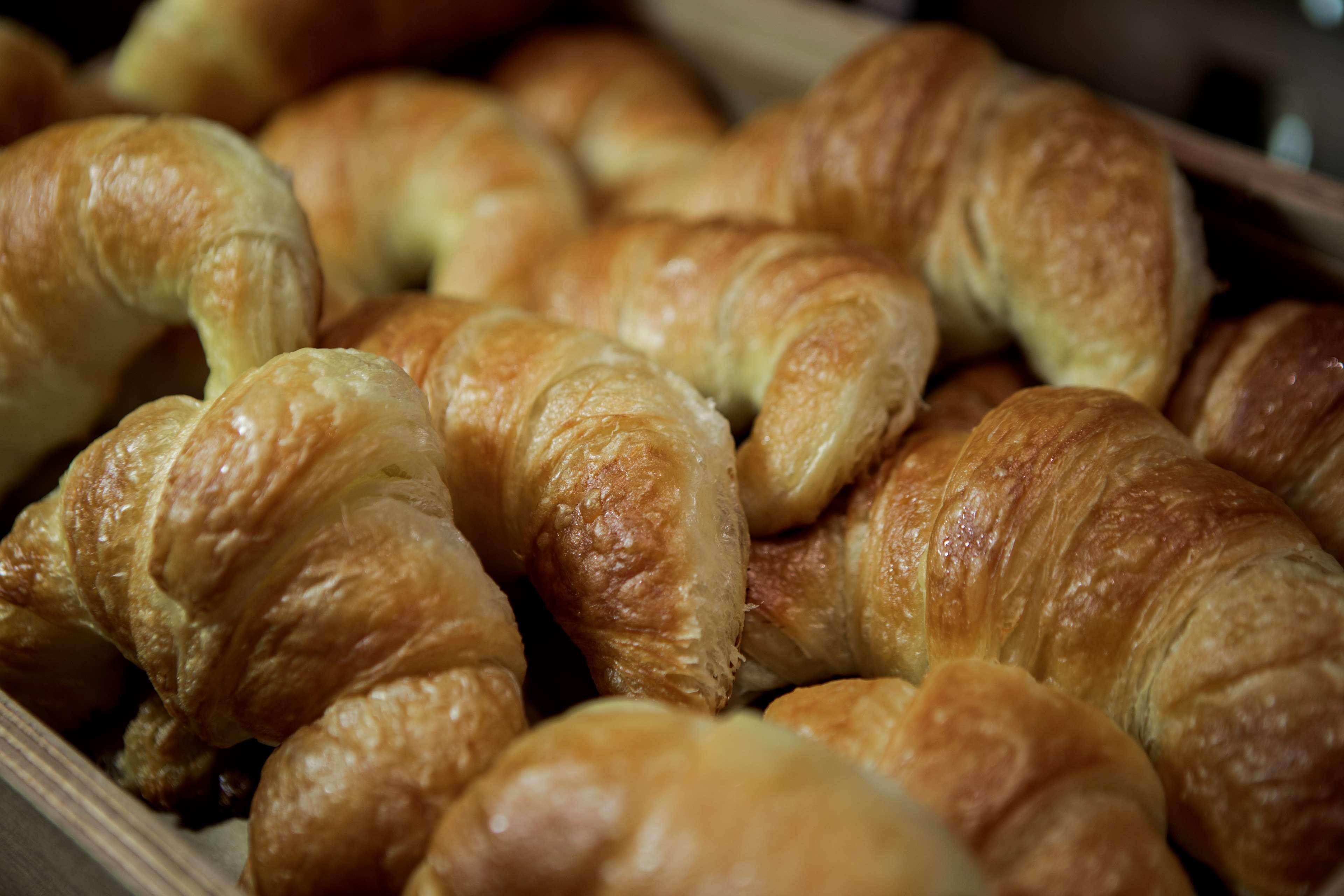 Hotel Hilton Batumi Exterior foto Croissants