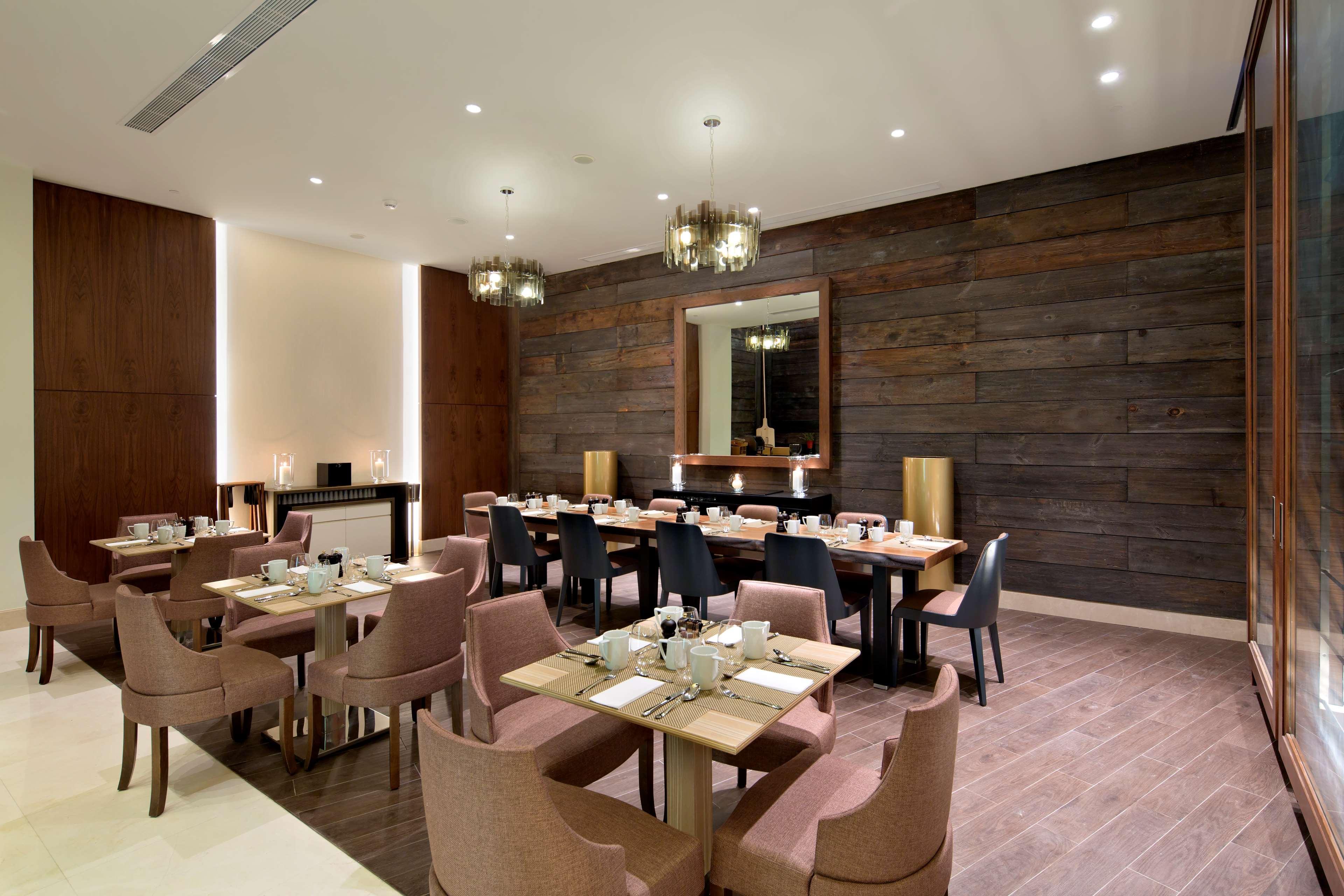 Hotel Hilton Batumi Exterior foto The restaurant