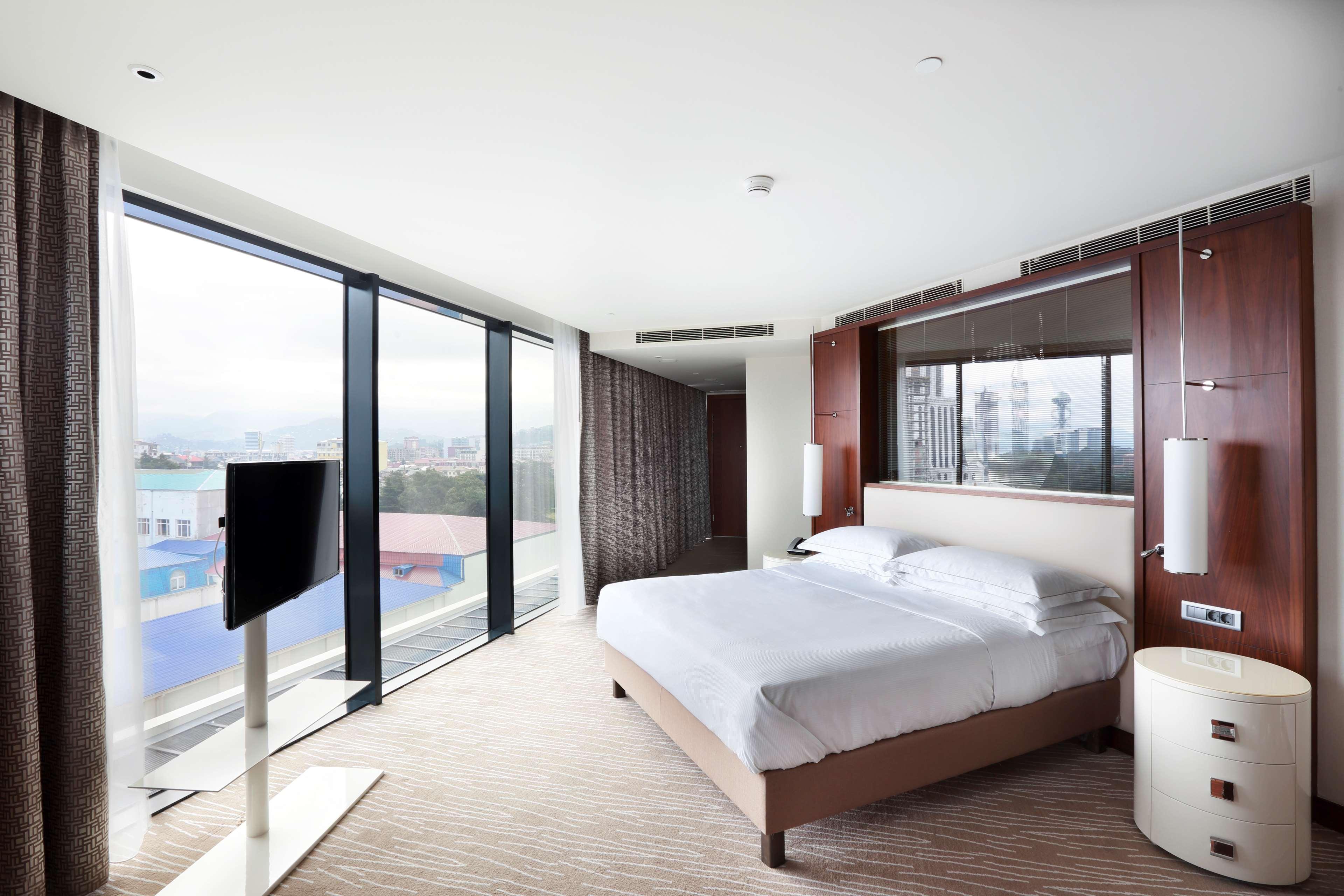 Hotel Hilton Batumi Exterior foto A bedroom at the hotel