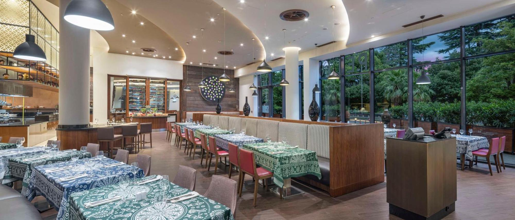 Hotel Hilton Batumi Exterior foto The restaurant