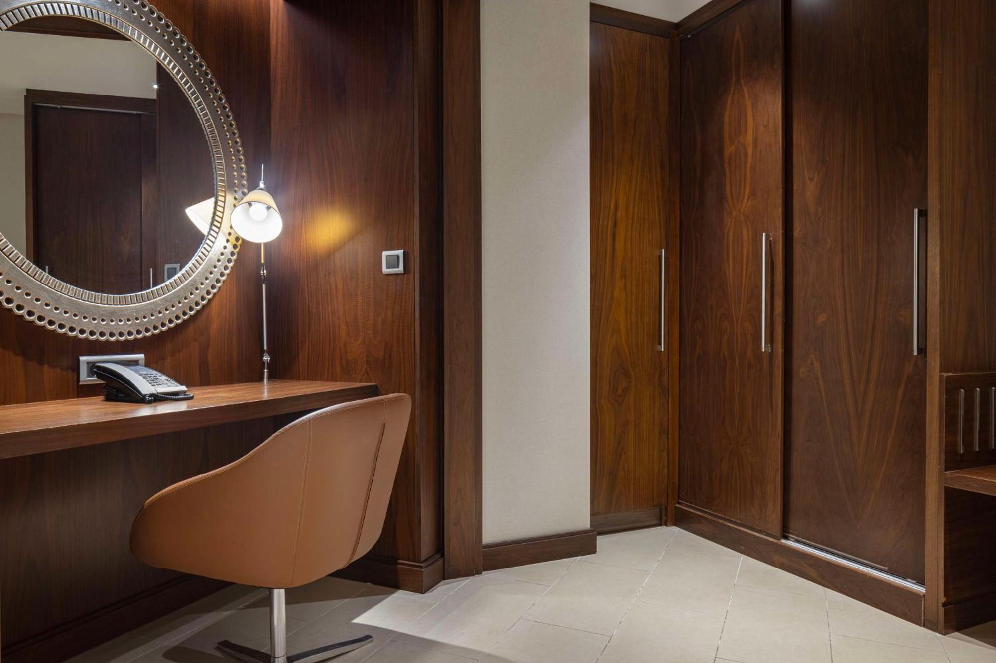 Hotel Hilton Batumi Exterior foto A room at the hotel