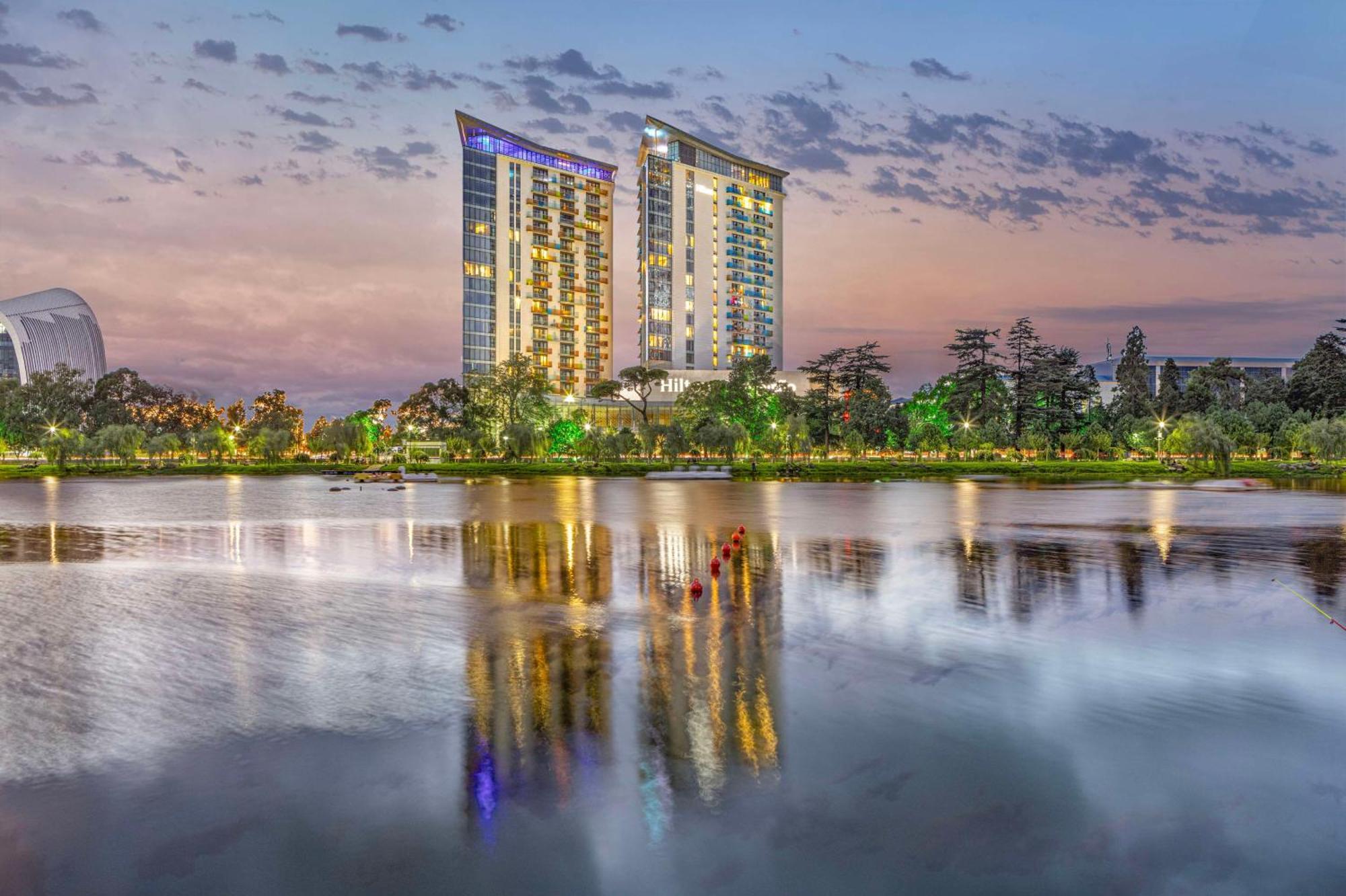 Hotel Hilton Batumi Exterior foto The Ritz-Carlton, Lake Las Vegas