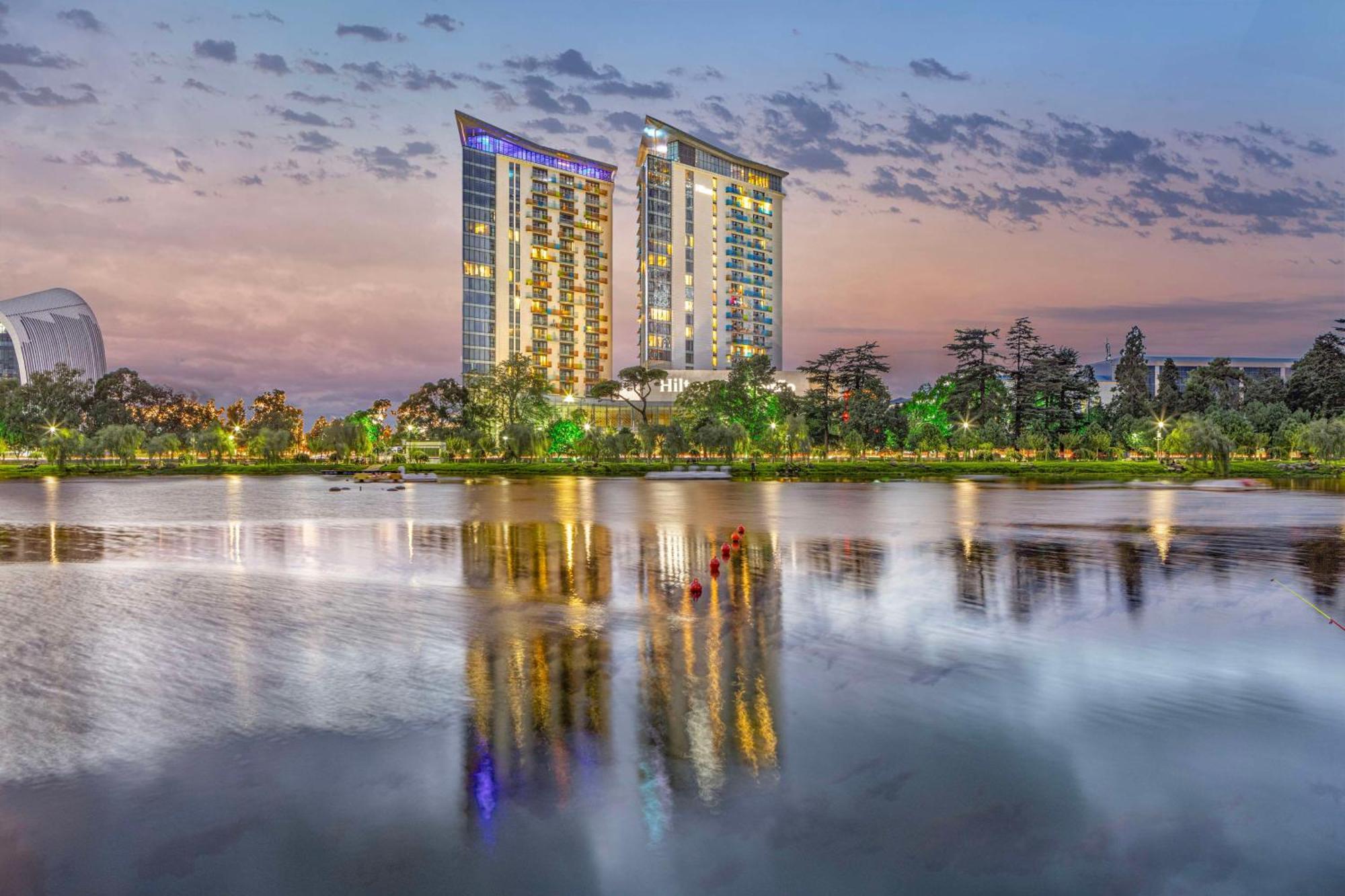 Hilton Batumi Hotel Exterior foto