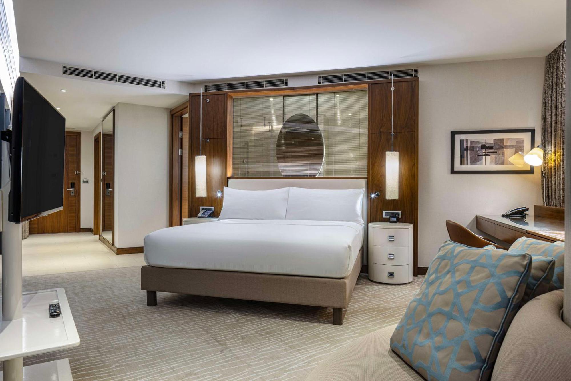 Hotel Hilton Batumi Exterior foto A bedroom at the hotel