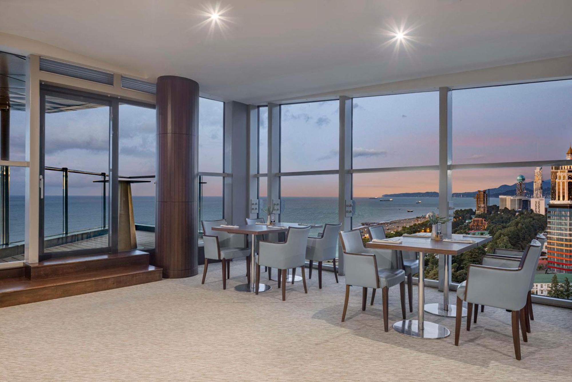 Hotel Hilton Batumi Exterior foto The Club Lounge at the 36th floor of the Westin