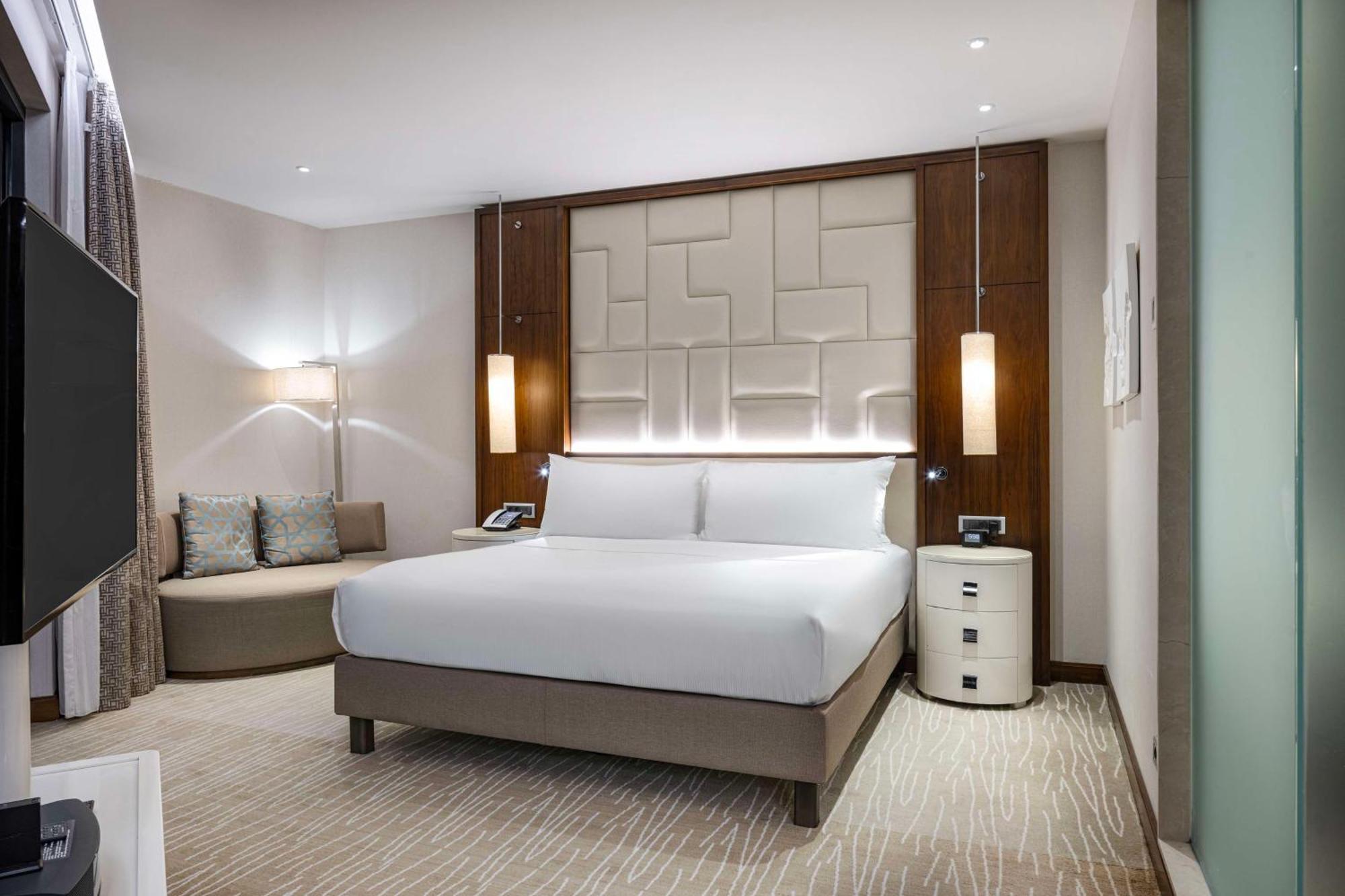 Hotel Hilton Batumi Exterior foto A bedroom at the hotel
