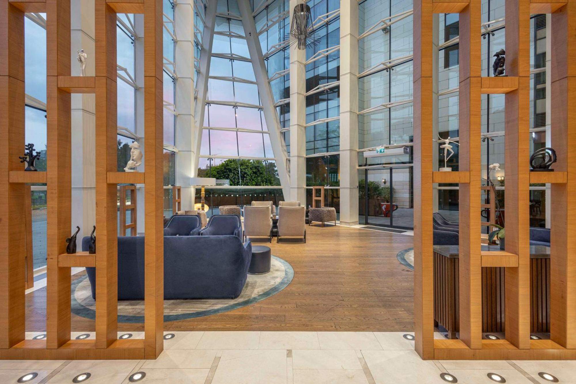 Hotel Hilton Batumi Exterior foto The interior of the lounge