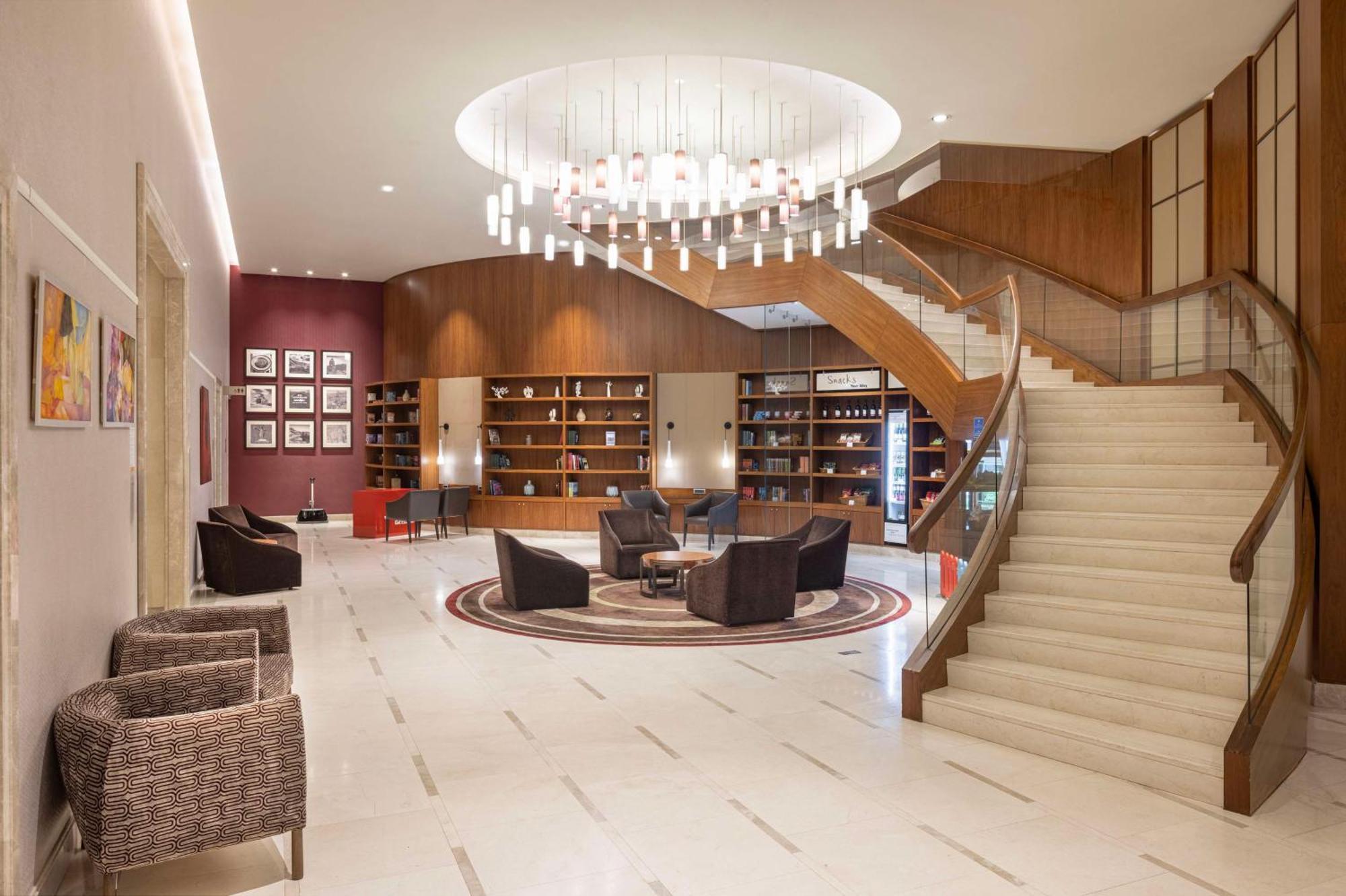 Hotel Hilton Batumi Exterior foto Lobby